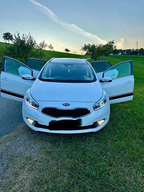 Weiß Gebraucht 2015 Kia Ceed Sportswagon Platinum Kombi | 6.300 € (Fairer Preis) - Bild 1/4