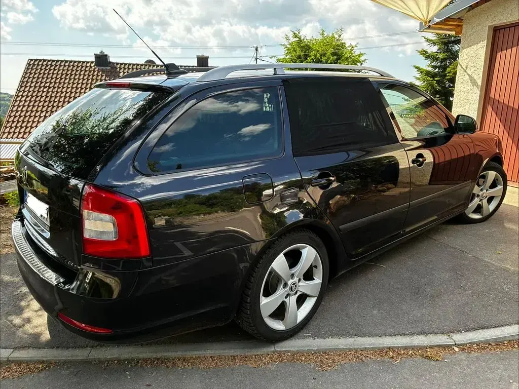 Gebraucht Skoda Octavia 160 PS (117 kW) 2012 Schwarz Kombi