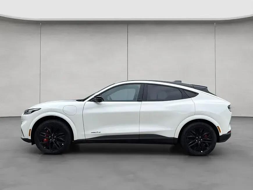 Ny Ford Mustang Mach-E Premium 202 kW (276 HK) 2026 Hvid SUV