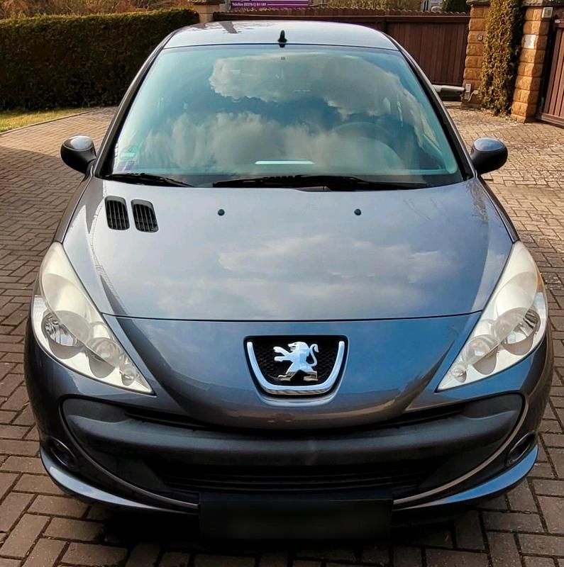 Gebraucht Peugeot 206+ 60 PS (44 kW) 2010 Silber Kleinwagen