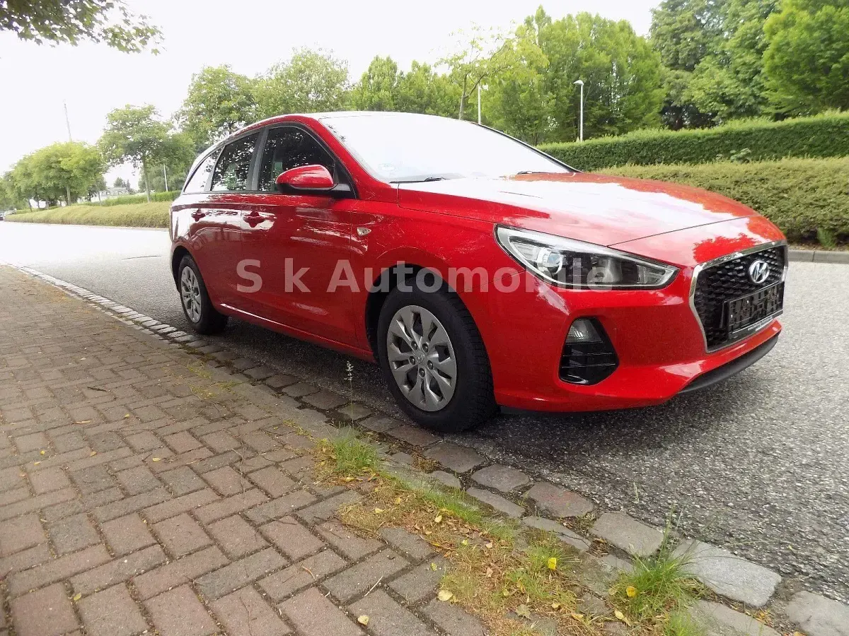 Gebraucht Hyundai i30 Pure 101 PS (74 kW) 2018 Rot Kombi