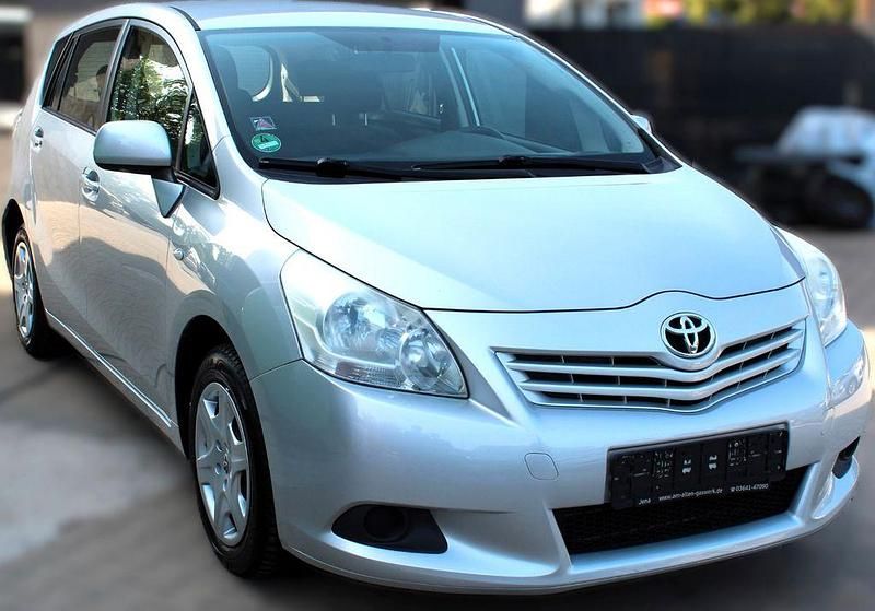 Silber Gebraucht 2009 Toyota Verso Life Van / Kleinbus | 4.990 € (Fairer Preis) - Bild 1/4