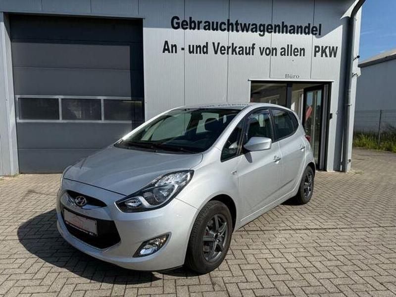 Gebraucht Hyundai ix20 Edition 105 PS (77 kW) 2014 Sleek silver Kleinwagen