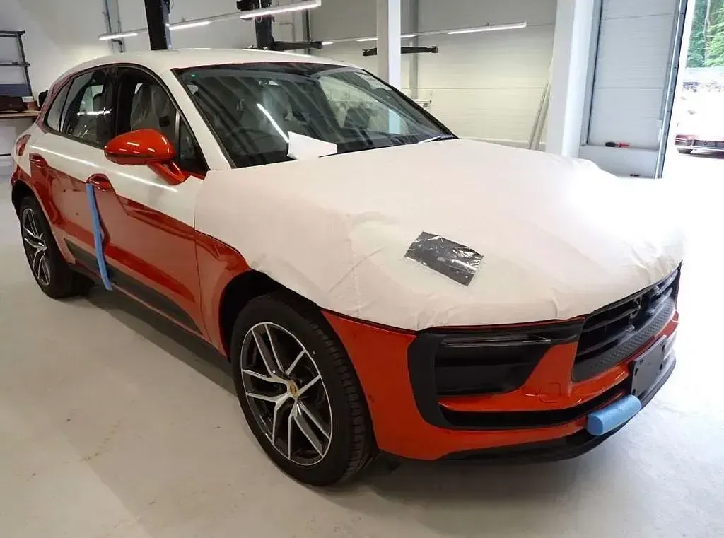 Neu Porsche Macan 265 PS (194 kW) 2026 Rot SUV