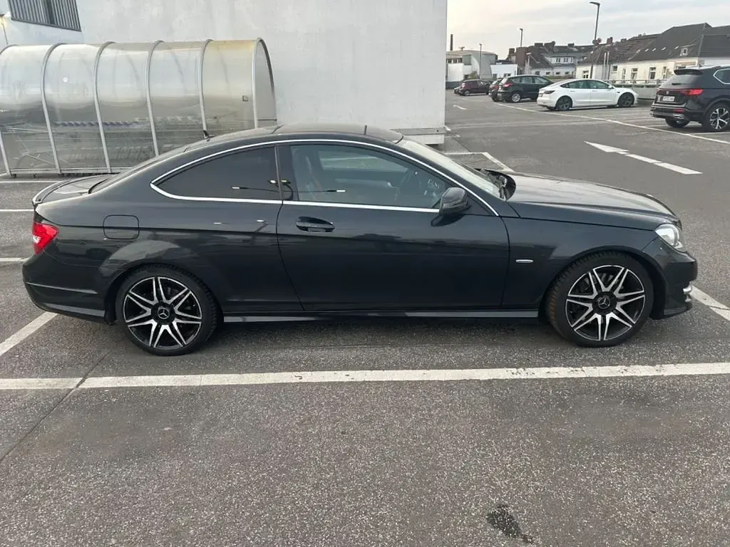 Gebraucht Mercedes C250 204 PS (150 kW) 2014 Schwarz Coupé