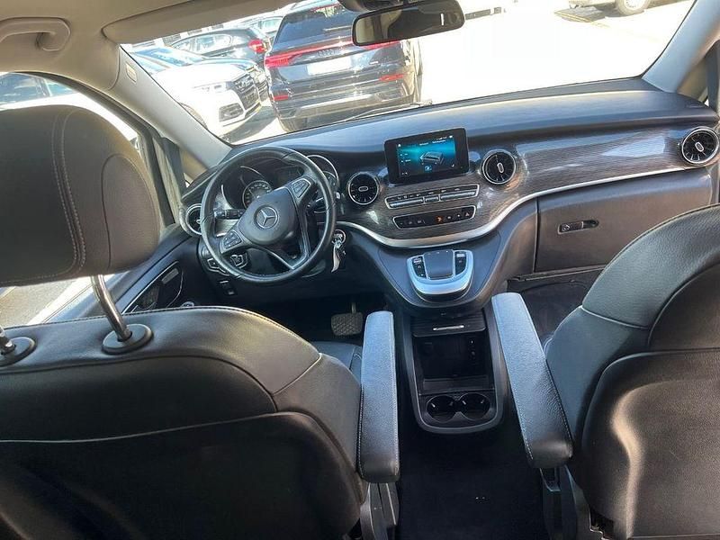 Gebraucht Mercedes V250 Avantgarde 190 PS (139 kW) 2021 Obsidianschwarz Van / Kleinbus