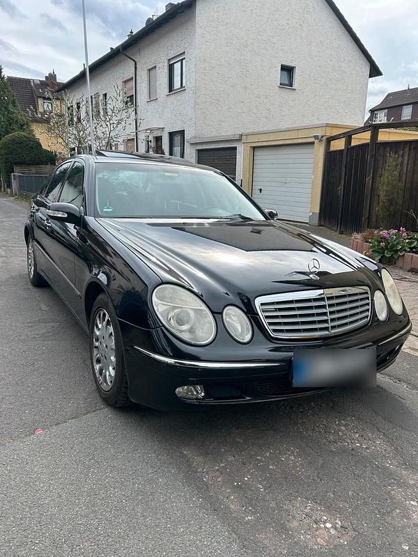 Gebraucht Mercedes E220 150 PS (110 kW) 2004 Schwarz Limousine