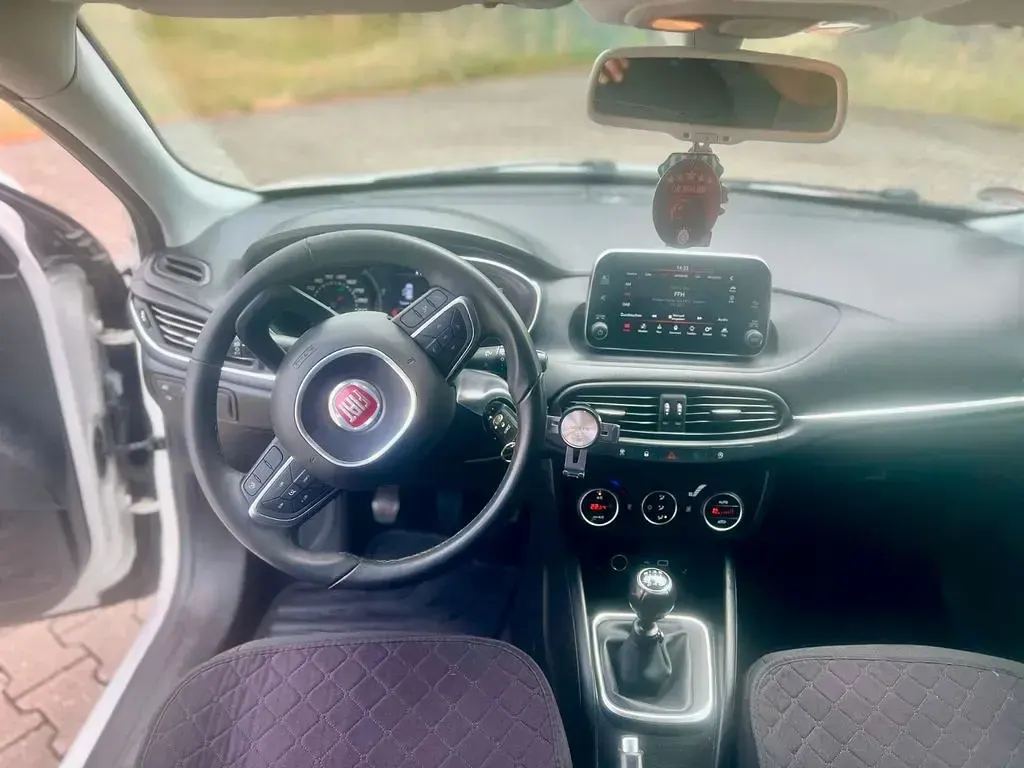 Gebraucht Fiat Tipo Lounge 120 PS (88 kW) 2018 Weiß Kleinwagen