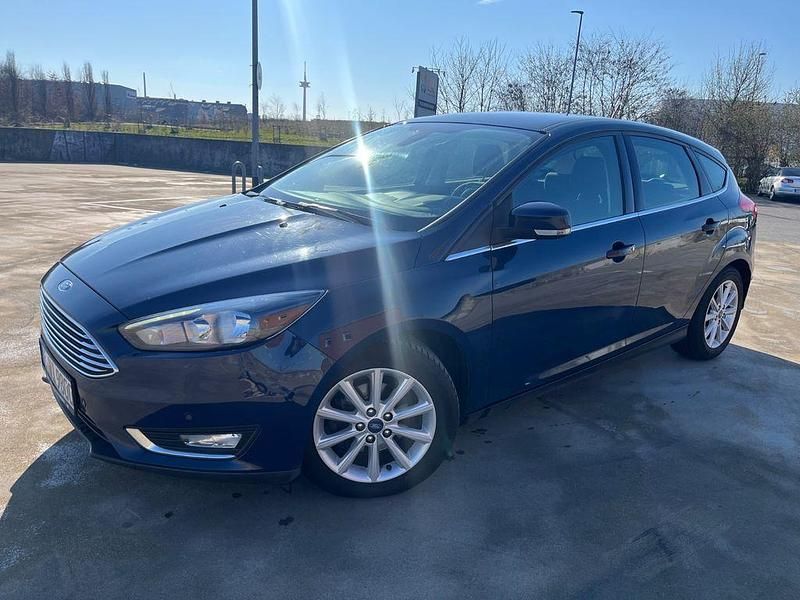 Gebraucht Ford Focus Titanium 125 PS (91 kW) 2014 Blau Kombi