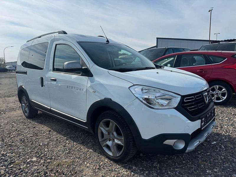 Gebraucht Dacia Dokker Stepway 95 PS (69 kW) 2019 Weiß Van / Kleinbus