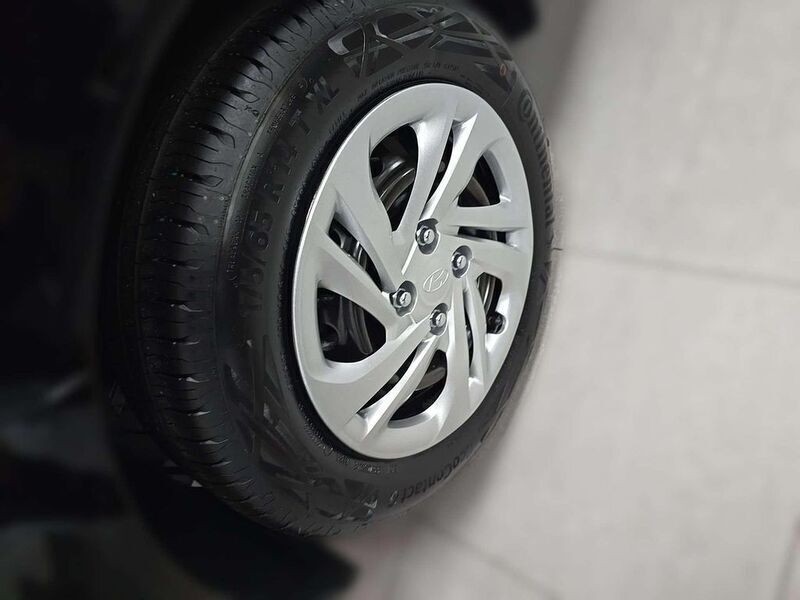 Gebraucht Hyundai i10 Select 63 PS (46 kW) 2025 Phantom black / met Kleinwagen