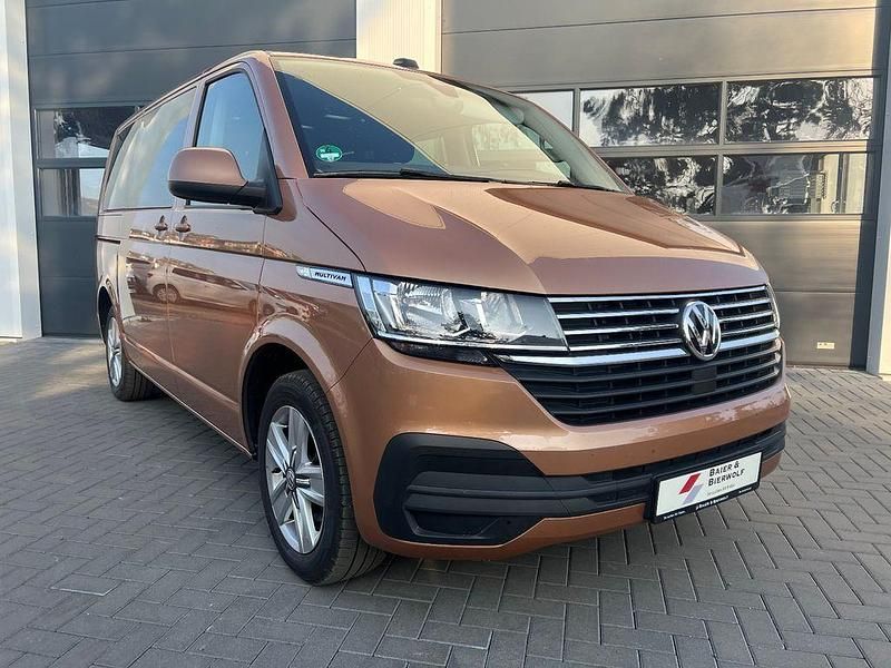 Gebraucht VW Multivan Comfortline 150 PS (110 kW) 2021 Gold Van