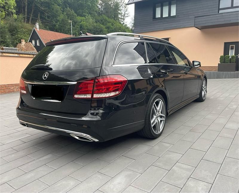 Gebraucht Mercedes E350 252 PS (185 kW) 2013 Schwarz Kombi