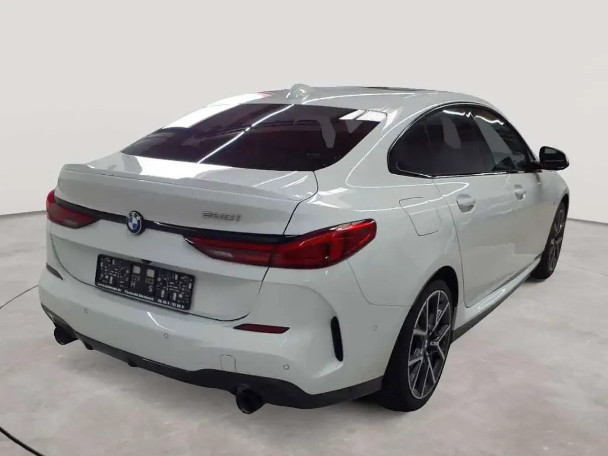 Gebraucht BMW 220 Gran Coupé M Sport 178 PS (130 kW) 2023 Alpinweiß Coupé