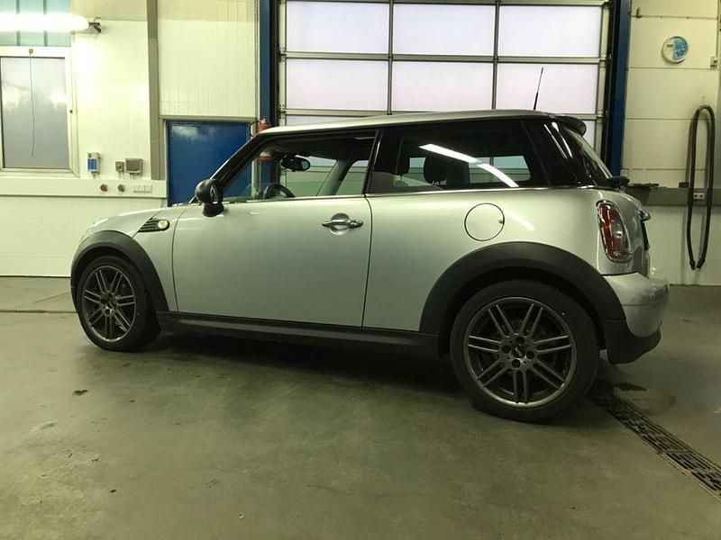 Gebraucht Mini ONE 75 PS (55 kW) 2010 Silber Kleinwagen