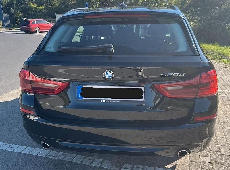 Gebraucht BMW 520 Sport Line 190 PS (139 kW) 2019 Schwarz Kombi