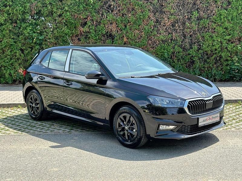 Neu Skoda 105 95 PS (69 kW) 2026 Schwarz Limousine