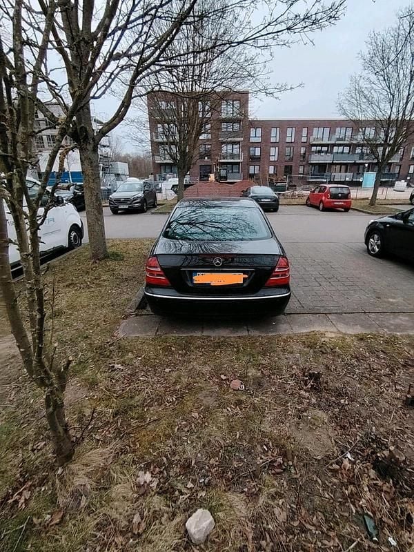 Second-hand Mercedes E240 177 CP (130 kW) 2004 Negru Berlinǎ