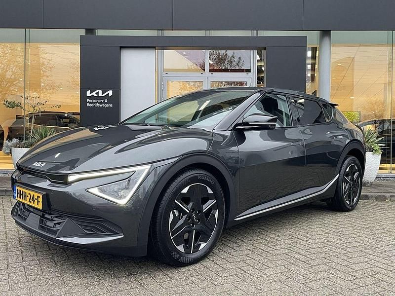 Grau Gebraucht 2025 Kia EV6 Light SUV | 38.488 € (Etwas zu teuer) - Bild 1/4