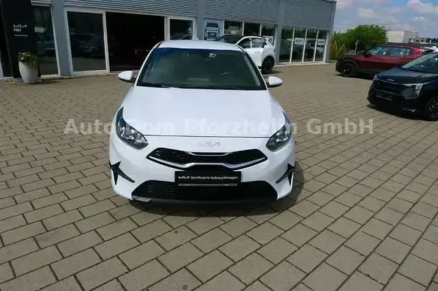 Gebraucht Kia Ceed Comfort 140 PS (102 kW) 2025 Weiß Kleinwagen