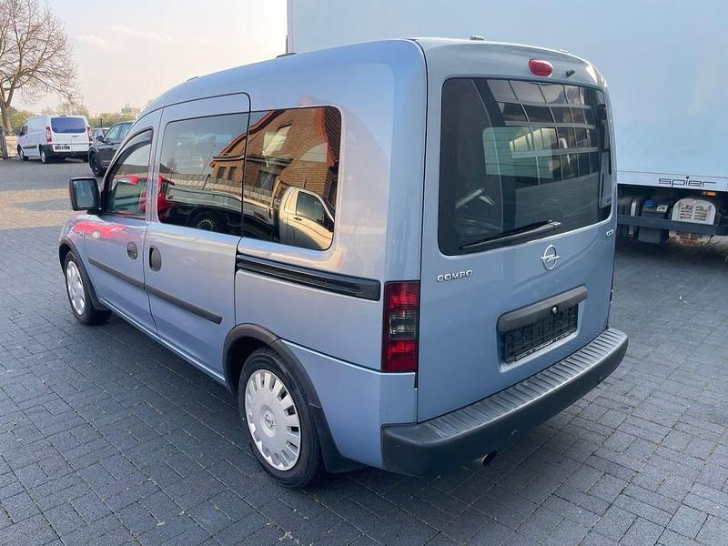 Second-hand Opel Combo Edition 101 CP (74 kW) 2008 Albastru Monovolum