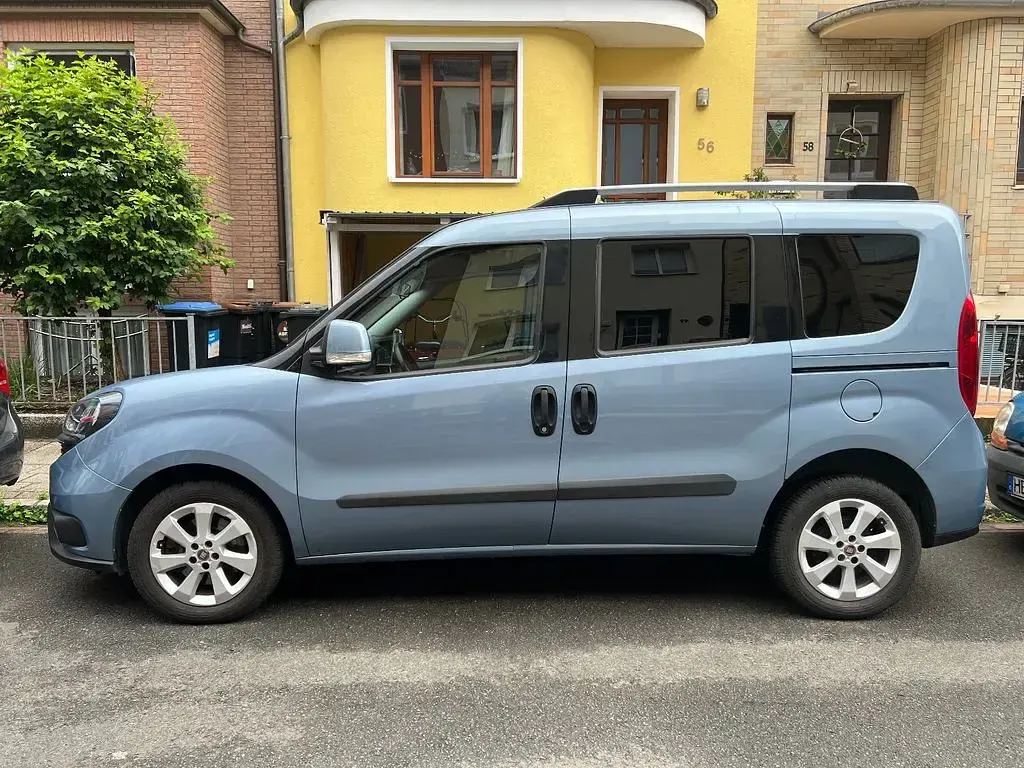 Gebraucht Fiat Doblò 120 PS (88 kW) 2018 Blau Van / Kleinbus