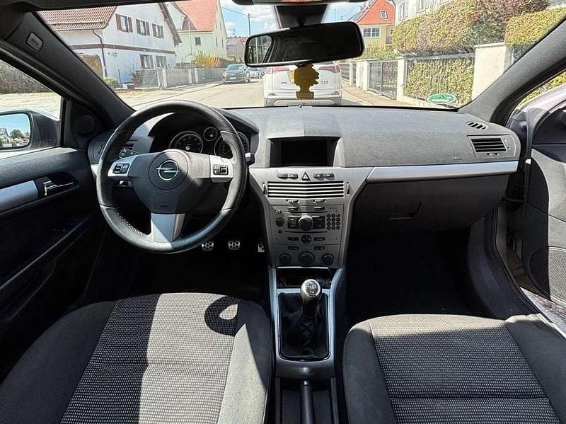 Gebraucht Opel Astra 116 PS (85 kW) 2008 Coupé