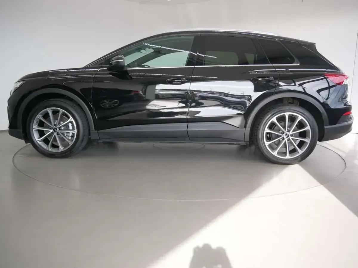 Gebraucht Audi Q4 e-tron Ambiente 210 kW (286 PS) 2025 Mythosschwarz metallic SUV