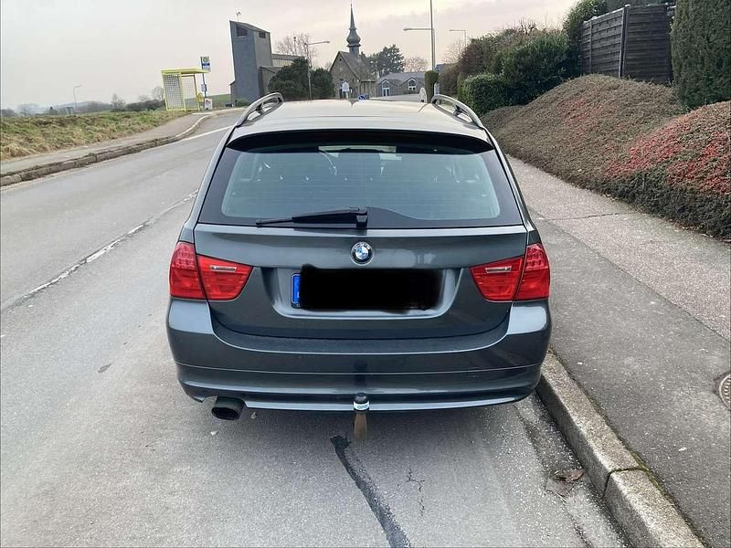 Gebraucht BMW 316 122 PS (89 kW) 2009 Grau Kombi