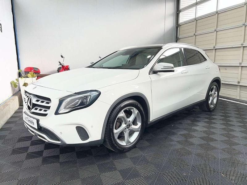 Gebraucht Mercedes GLA180 Urban 122 PS (89 kW) 2019 Polarweiss SUV