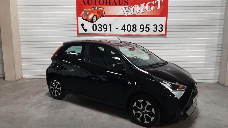 Schwarz Gebraucht 2020 Toyota Aygo X-play Kleinwagen | 13.100 € (Teuer) - Bild 1/4