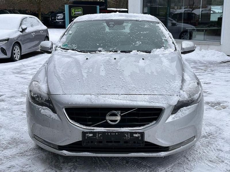 Gebraucht Volvo V40 Kinetic 114 PS (83 kW) 2013 Silber Limousine