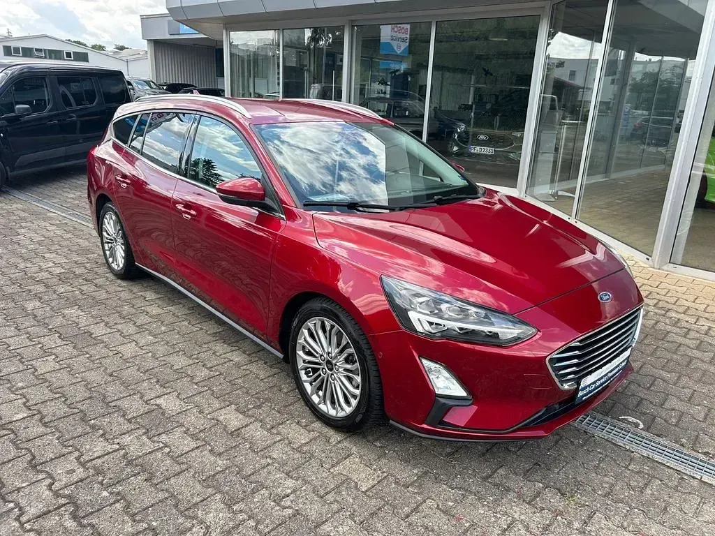Gebraucht Ford Focus Titanium 150 PS (110 kW) 2019 Rot Limousine