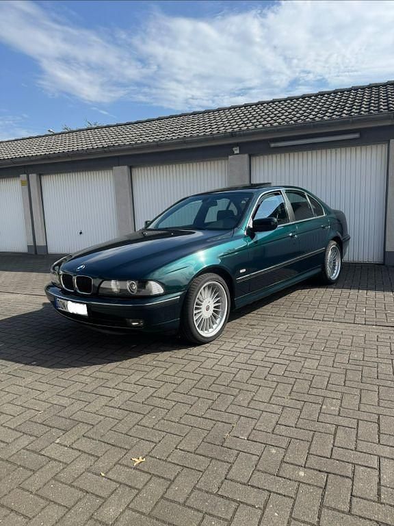 Grün Gebraucht 1999 BMW 528 Sport Line Limousine | 14.999 € - Bild 1/2