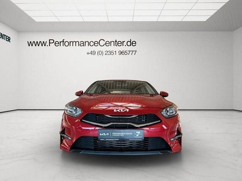 Usado Kia Ceed Vision 140 HP (102 kW) 2024 Vermelho Citadino