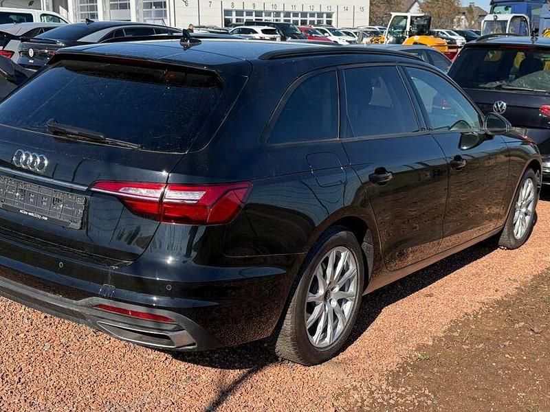 Gebraucht Audi A4 Comfort 150 PS (110 kW) 2022 Mythosschwarz metallic Kombi