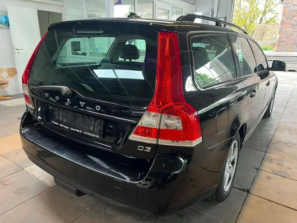 Używany Volvo V70 150 KM (110 kW) 2015 Czarny Kombi