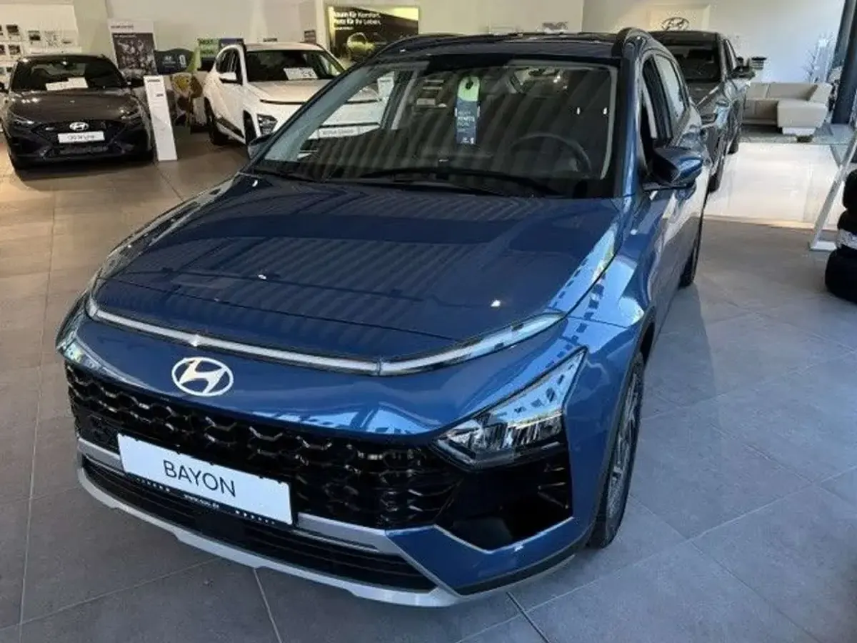 Neu Hyundai Bayon Trend 101 PS (74 kW) 2025 Vibrant blue / mic SUV