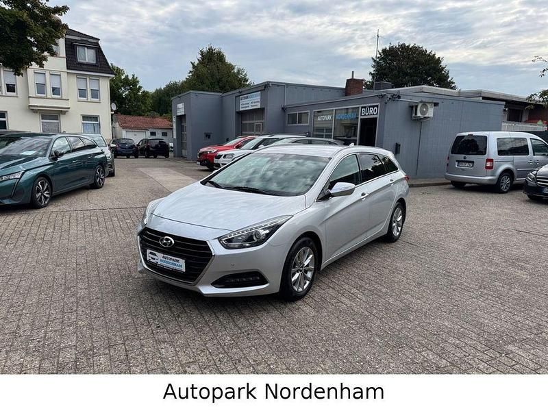 Silber Gebraucht 2015 Hyundai i40 Style Kombi | 6.950 € (Fairer Preis) - Bild 1/4