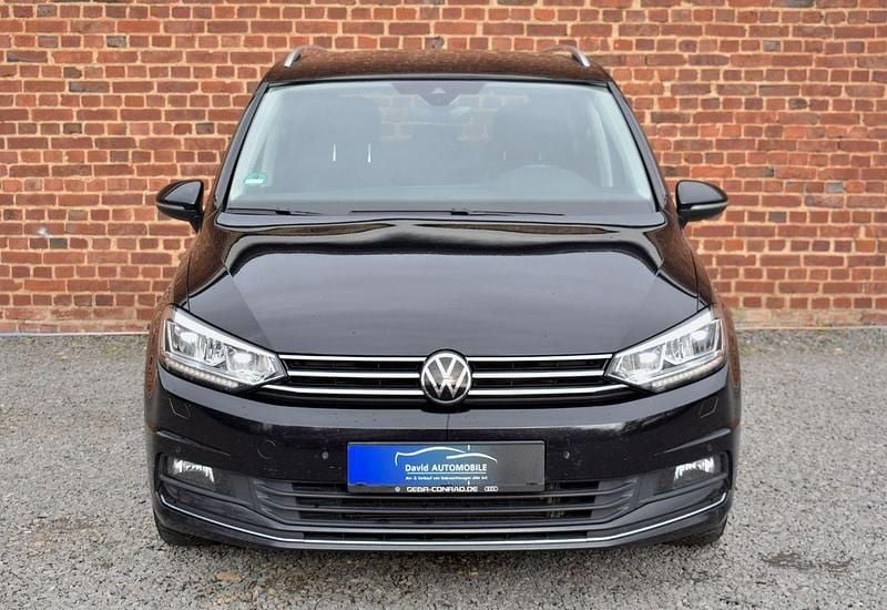 Gebraucht VW Touran S 150 PS (110 kW) 2021 Schwarz Van / Kleinbus