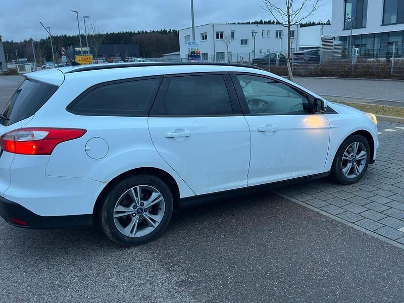 Gebraucht Ford Focus 85 PS (62 kW) 2013 Weiß Kombi