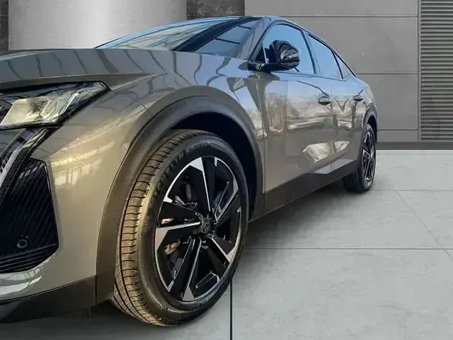 Gebraucht Peugeot 408 Allure 131 PS (96 kW) 2024 Grau/typ aussenverkleidung met SUV