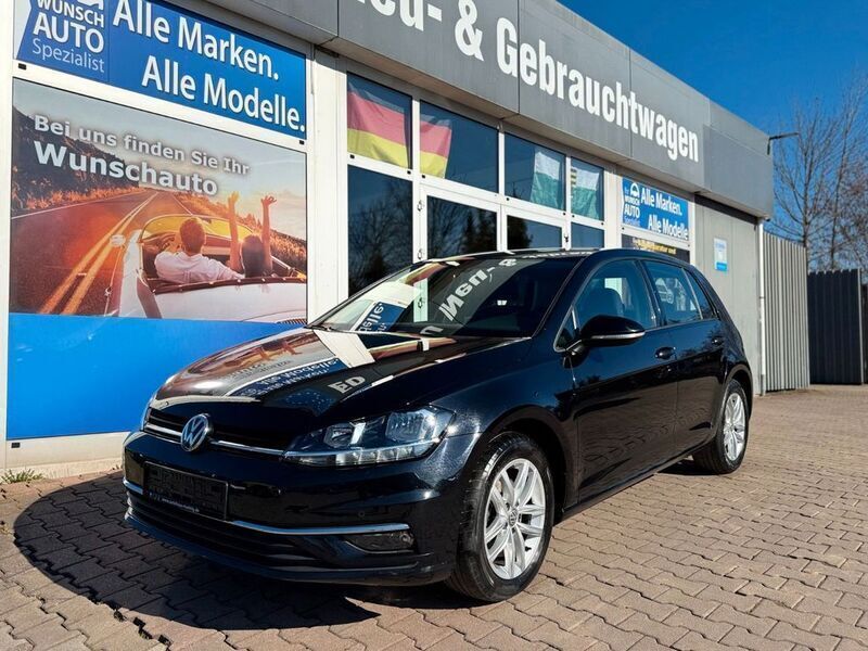 Deep black perleffekt Gebraucht 2018 VW Golf VII Comfortline Kombi | 15.300 € (Fairer Preis) - Bild 1/4