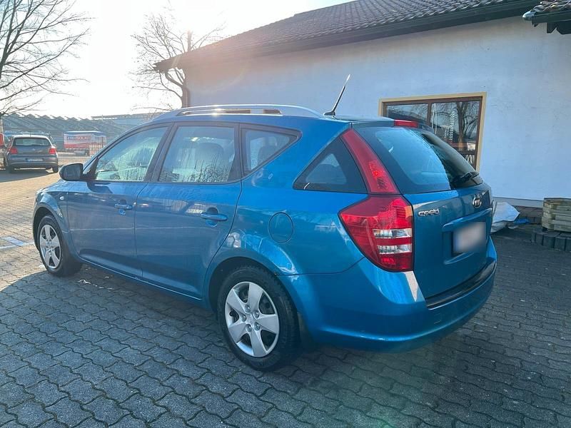Gebraucht Kia Ceed 104 PS (76 kW) 2012 Blau Kleinwagen