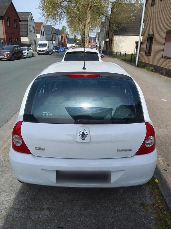 Second-hand Renault Clio II 75 CP (55 kW) 2011 Alb Hatchback