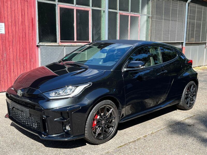 Schwarz Gebraucht 2023 Toyota Yaris Limousine | 39.800 € (Teuer) - Bild 1/4