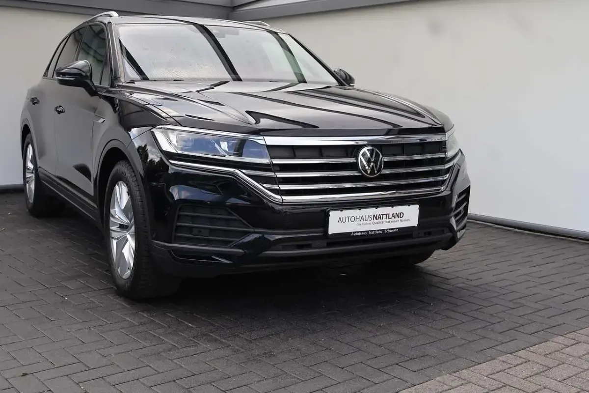Gebraucht VW Touareg 231 PS (169 kW) 2021 Deep black perleffekt SUV