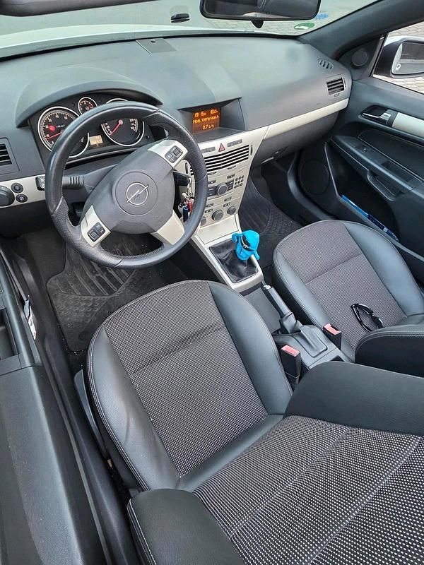 Gebraucht Opel Astra Cabriolet 105 PS (77 kW) 2007 Silber Cabrio