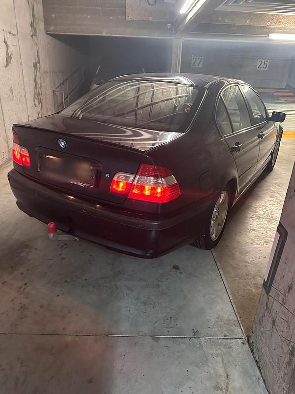 Blau Gebraucht 2004 BMW 320 Limousine | 1.400 € (Superpreis) - Bild 1/4