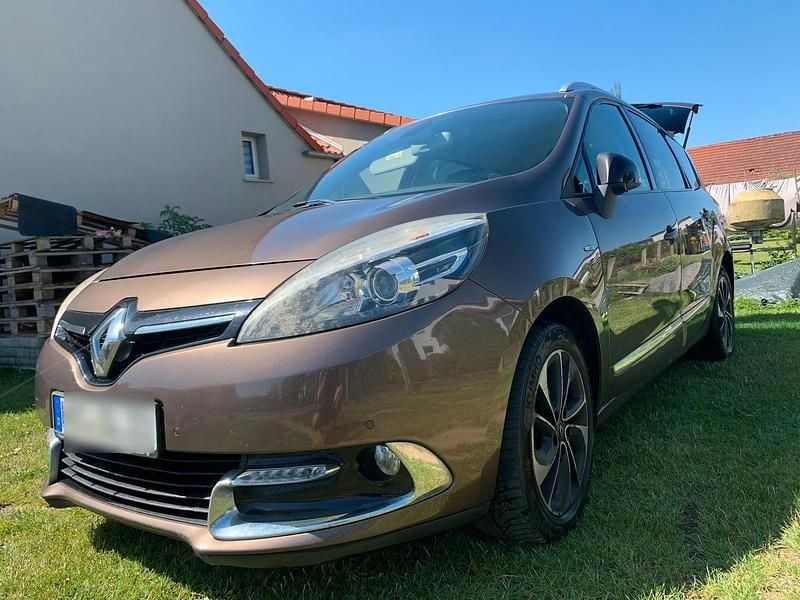 Braun Gebraucht 2015 Renault Grand Scénic III Bose Edition Van / Kleinbus | 6.000 € (Fairer Preis) - Bild 1/4